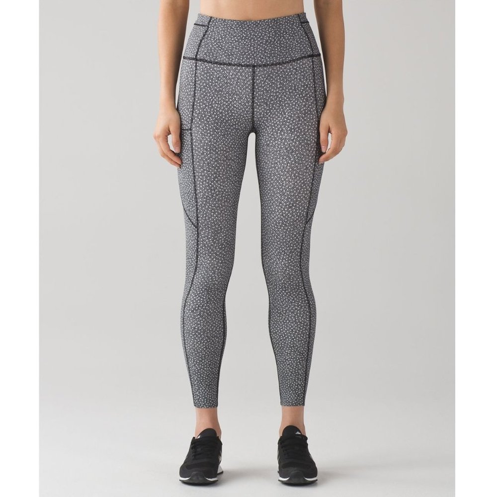 Lululemon Fast and Free Tight 25" / Size 4 / Frozen Fizz Reflective Dots Nulu